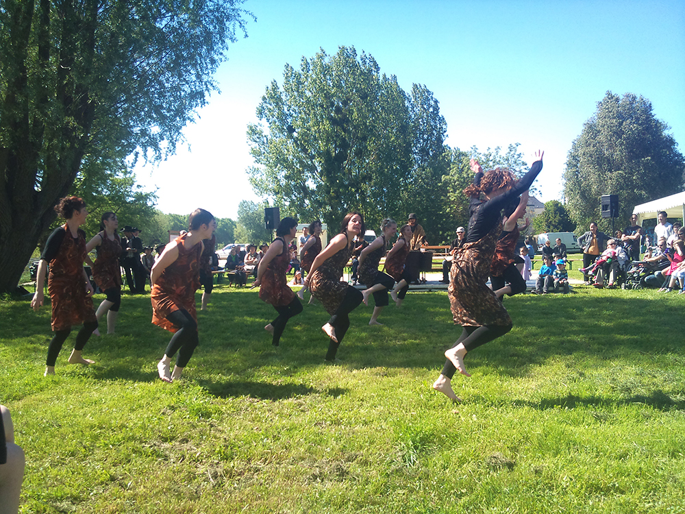Animation de danses africaines au Festival "Le Quart d'Arts Angevin" 2012 : l'atelier de danse africaine